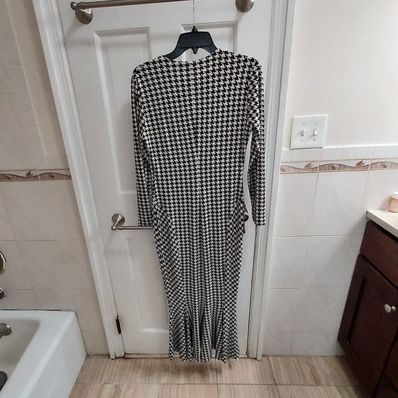 NORMA KAMALI Black White Check Long Sleeve Crew Fishtail Dress - Picture 7 of 8